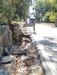 Uma verdadeira cratera aberta na Avenida Principal de Fiães