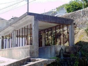 Tecto do Lavadouro de Soutelo (Fiães) em risco de ruptura