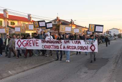 Desfile, dos trabalhadores em greve, até à administração da CACIA/Renault